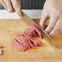 Cách làm cơm thịt bò ăn cùng nấm đùi gà xào xà lách