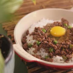 Cách làm cơm thịt bò trứng