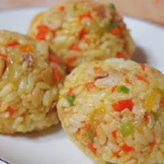 Cách Làm Cơm Viên Xúc Xích Đơn Giản Ngon Miệng