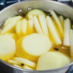 Cách làm Củ Cải Muối Vàng kiểu Hàn giòn tan chua ngọt