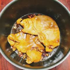 Cách làm dạ dày heo om nước dừa