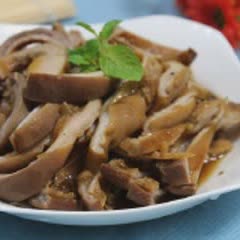 Cách làm dạ dày heo om nước dừa