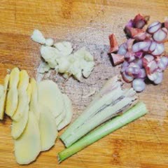 Cách làm dạ dày heo om nước dừa
