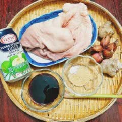 Cách làm dạ dày heo om nước dừa