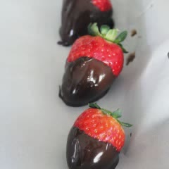 Cách làm Dâu tây tẩm chocolate