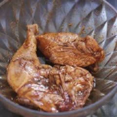 Cách làm Gà Áp Chảo thơm ngon ngũ vị hương, thật đậm đà