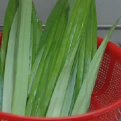 Cách Làm Gà Cuốn Lá Dứa Chiên Vàng Kiểu Thái Lan