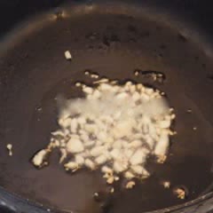 Cách làm gà cuộn trứng cá hồi thanh cua
