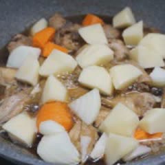 Cách làm gà kho rau củ nước tương