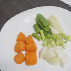 Cách làm gà kho rau củ nước tương