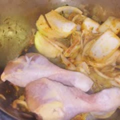 Cách làm gà om kim chi