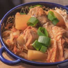 Cách làm gà om kim chi