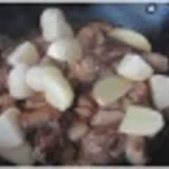 Cách làm Gà Rim Khoai Tây lạ miệng, đổi vị cho cả nhà