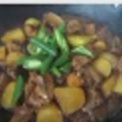 Cách làm Gà Rim Khoai Tây lạ miệng, đổi vị cho cả nhà