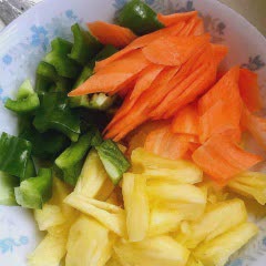 Cách làm gà xào dứa đơn giản