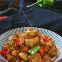 Cách làm gà xào hạt điều ớt chuông