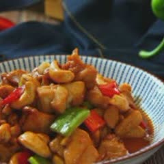 Cách làm gà xào hạt điều ớt chuông