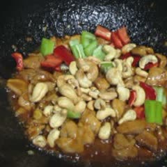 Cách làm gà xào hạt điều ớt chuông