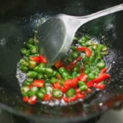 Cách làm gà xào ớt cay