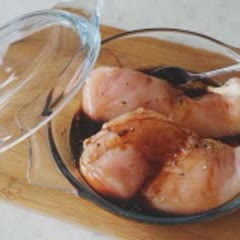 Cách Làm Gà Xào Xà Lách Đậm Đà Đưa Cơm Ngon Miệng