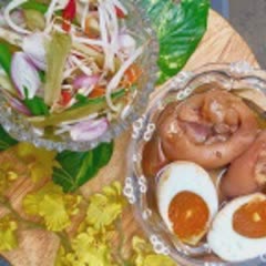 Cách làm giò heo kho trứng muối