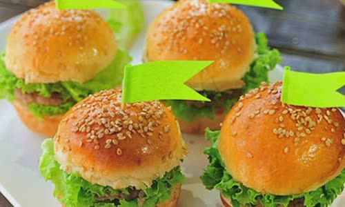 Cách Làm Hamburger Mini Nhân Thịt Bò Cho Cuối Tuần
