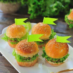 Cách Làm Hamburger Mini Nhân Thịt Bò Cho Cuối Tuần