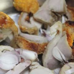 Cách làm Heo Quay Kho Cải Chua cho bữa ăn gia đình