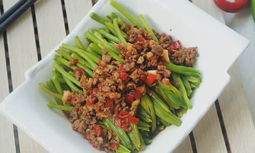 Cách làm hoa kim châm trộn sốt thịt băm