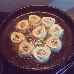 Cách Làm Hoành Thánh Hoa Hồng Chiên Thơm Ngon