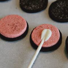Cách làm kẹo que Oreo
