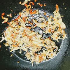 Cách làm khô gà lá chanh ngon chuẩn