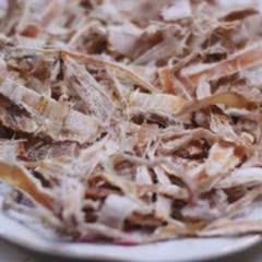 Cách Làm Khô Mực Ngào Tương Ớt Thơm Ngon Hấp Dẫn