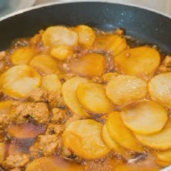Cách làm Khoai tây kho thịt băm