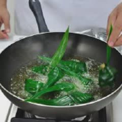 Cách Làm Lá Dứa Cuộn Gà Chiên Lạ Vị Cực Hấp Dẫn
