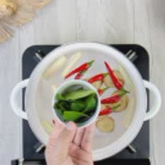 Cách nấu Mì lẩu Thái hải sản chua cay