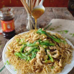 Cách Làm Mì Trứng Xào Thịt Gà Cho Ngày Cuối Tuần