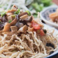 Cách làm Mì Xào Giòn Chay đơn giản cho ngày ăn chay