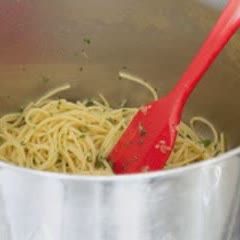 Cách làm Mì Ý xào tỏi