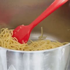 Cách làm Mì Ý xào tỏi