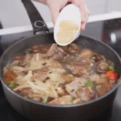 Cách làm móng giò hầm tiêu đen