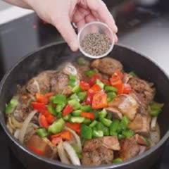 Cách làm móng giò hầm tiêu đen