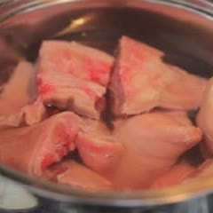 Cách Làm Móng Giò Kho Sả Ớt Cay Thơm Béo Cực Ngon