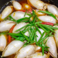 Cách làm mực nhồi thịt kho tộ