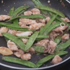 Cách làm mực xào đậu tuyết