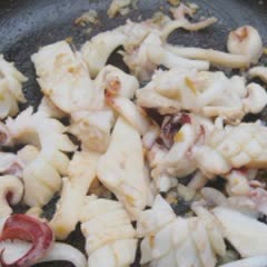Cách Làm Mực Xào Bông Thiên Lý Cho Bữa Cơm Đậm Đà