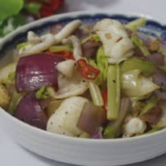Cách làm mực xào hành tây giòn thơm