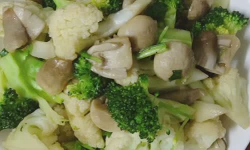 Cách làm Nấm rơm xào bông cải chay