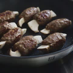 Cách làm nấm đùi gà cuộn thịt băm chiên áp chảo