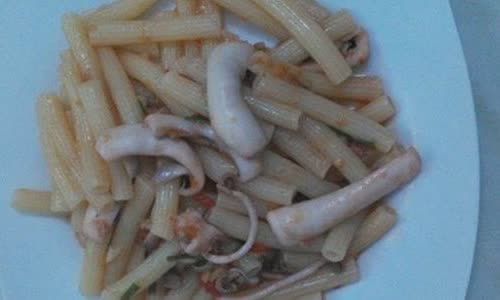 Cách làm Nui Xào Mực hấp dẫn cho bữa cơm gia đình